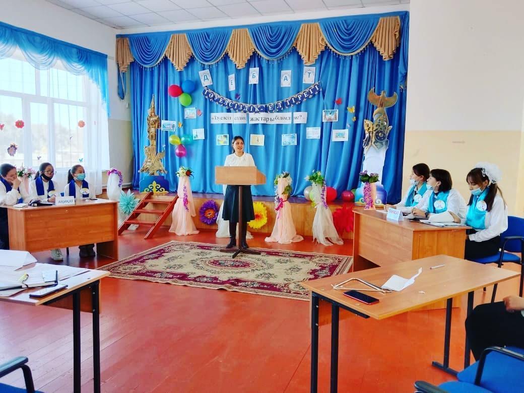 "Тәуелсіз елдің жастары білімді ме?"